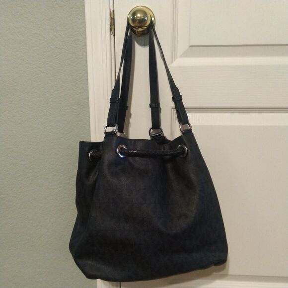 Michael Kors Signature Coated Leather Jet Set Tassel Drawstring Tote Bag Large - Picture 3 of 15